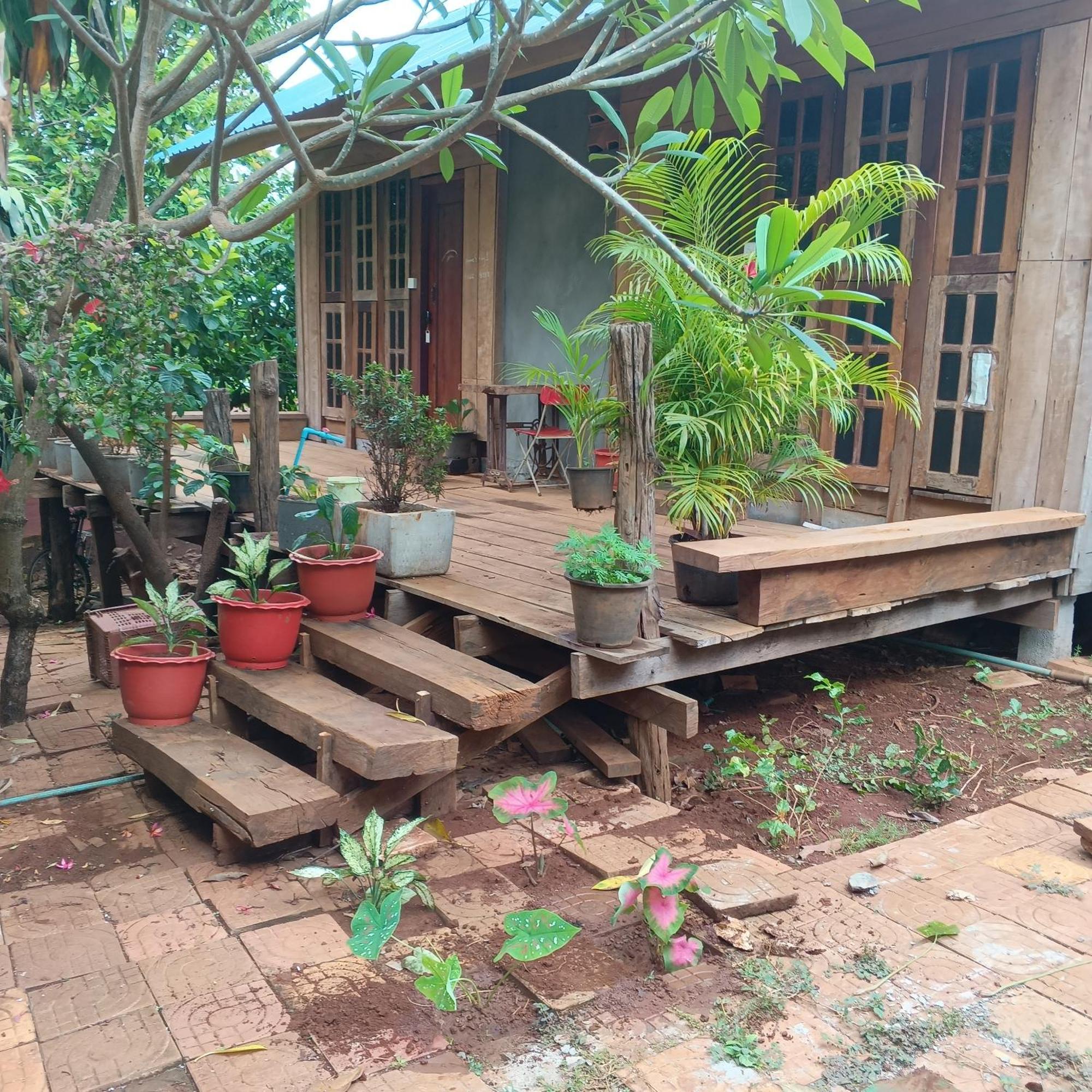 Familyhouse & Trekking Apartment Banlung Exterior photo